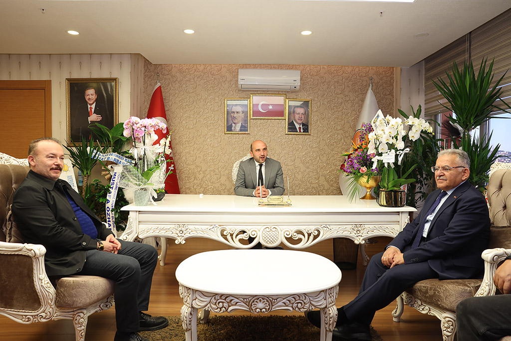 27.12.2023 - Başkan Memduh Büyükkılıç Ak Parti Melikgazi İlçe Başkanı Tayyar Şahin'e Hayırlı Olsun Ziyaretinde Bulundu
