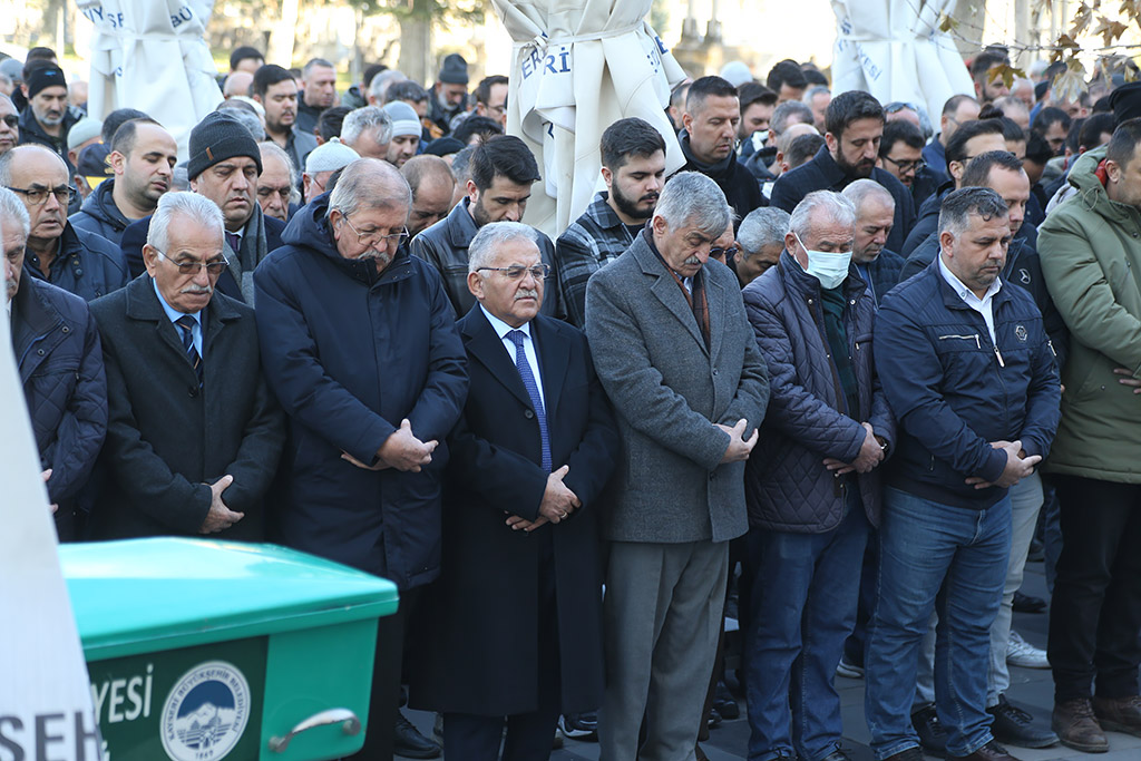 27.12.2023 - Semiha Düğenci Fatma Göçlü Türkan Yılmaz Zehra Çalgın Cenaze Namazı