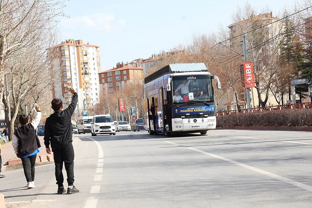 28.03.2024 - Başkan Büyükkılıç Otobüs ile Mahalle Ziyareti Gerçekleştirdi