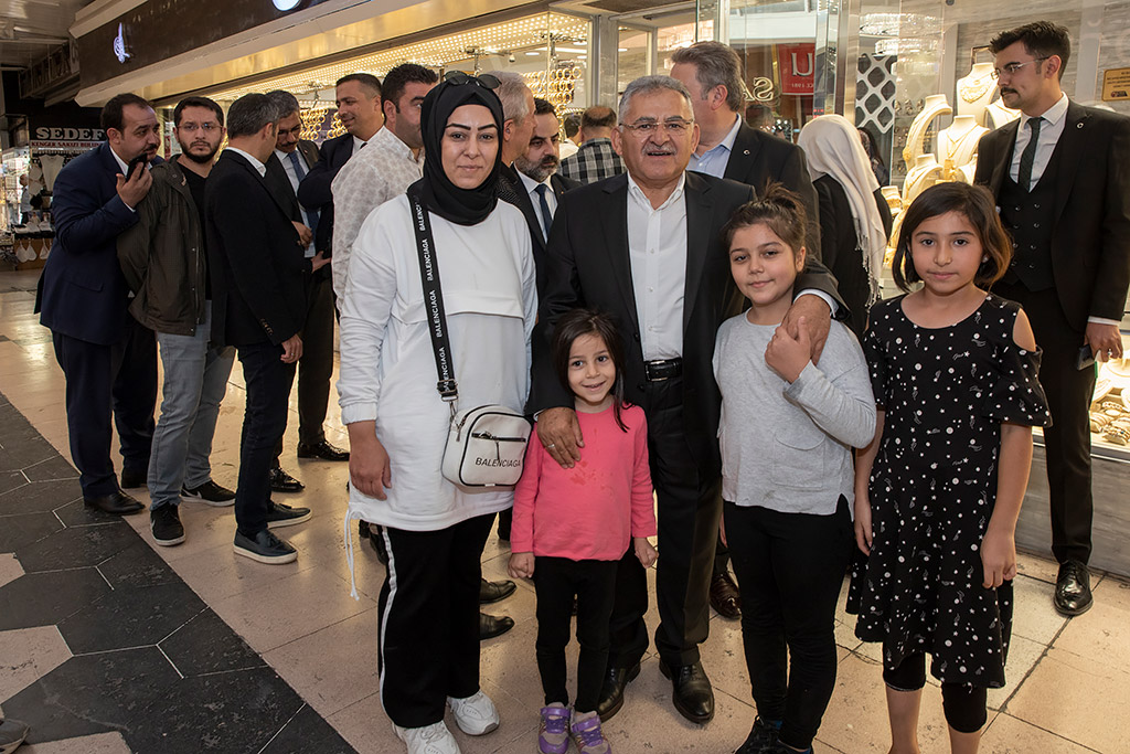 28.09.2019 - Başkan Memduh Büyükkılıç Ak Parti İl Teşkilatı İle Kazancılar Çarşısı Esnaf Ziyareti Gerçekleştirdi