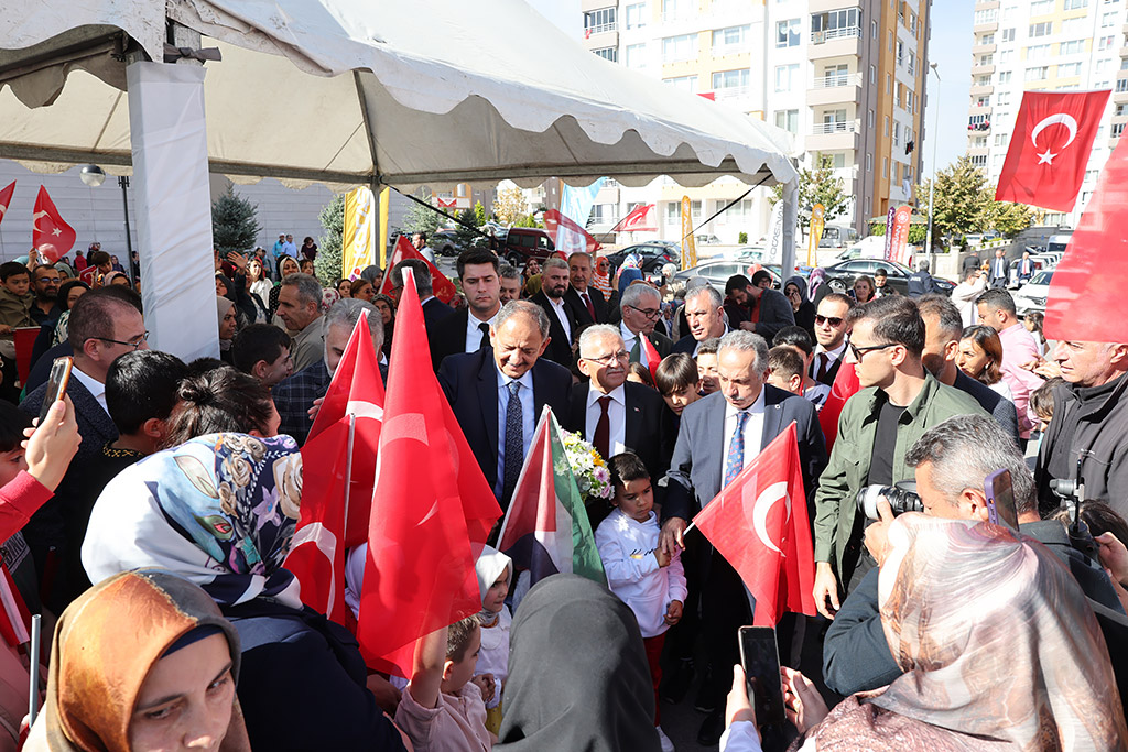 28.10.2023 - Bakan Özhaseki ve Başkan Büyükkılıç  Filistin Destek Platformunu Ziyaret Etti