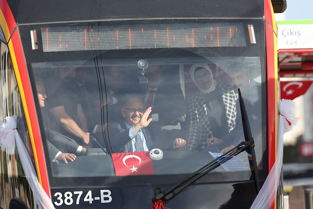 28.10.2023 - Çevre, Şehircilik ve İklim Değişikliği Bakanı Mehmet Özhaseki ve Başkan Büyükkılıç Tramvay Sürüşü