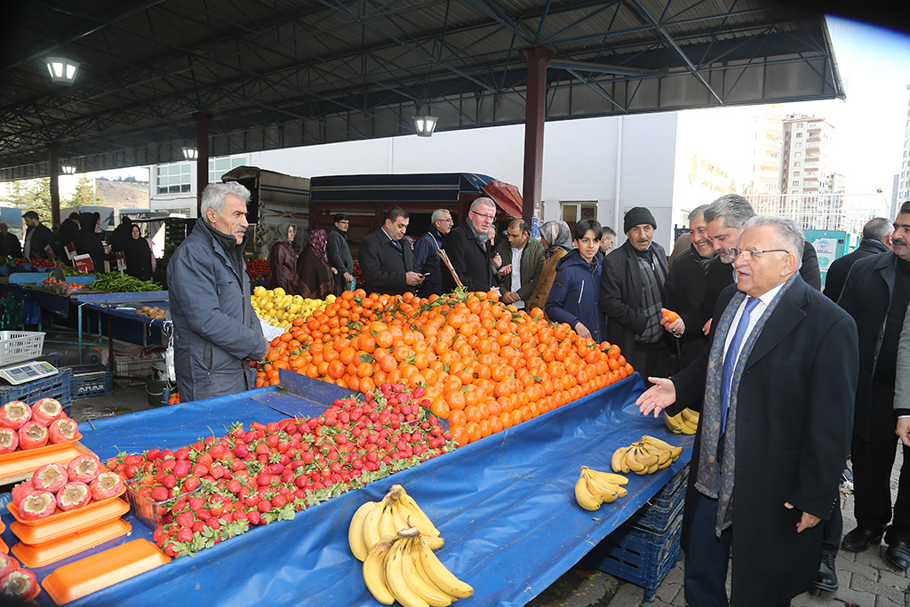 29.01.2024 - Başkan Memduh Büyükkılıç Hürriyet Yeniköy Semt Pazarı  Yerinde Esnaf ve Vatandaş Ziyareti