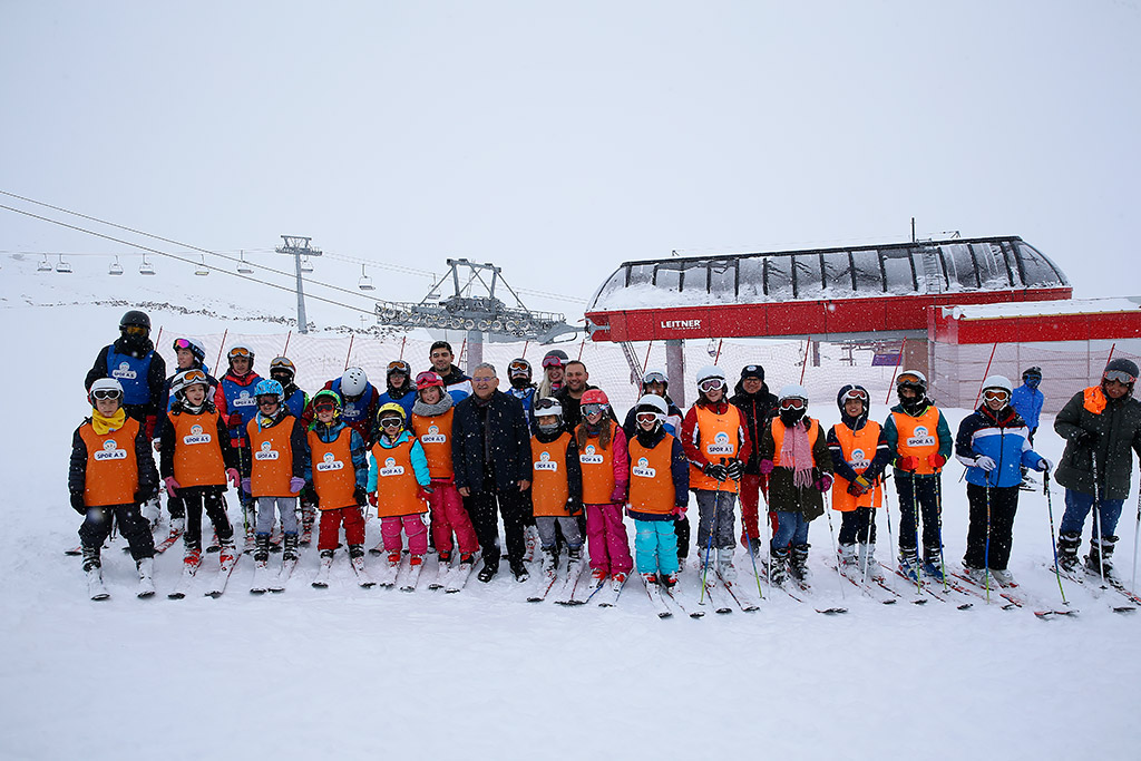 29.12.2019 - Başkan Memduh Büyükkılıç Erciyes'te Vatandaşla Fotoğraf Çekildi