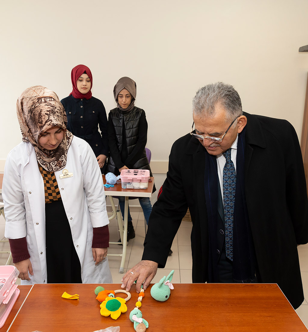 30.12.2019 - Başkan Memduh Büyükkılıç, Yeşilmahalle - Ziya Gökalp Kaymek TeislerininZiyaret Etti Esnafı Selamladı