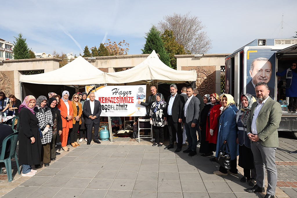 31.10.2023 - Büyükkılıç, Hataylı Depremzede Çocukların Yararına Düzenlenen Kermesi Ziyaret Etti